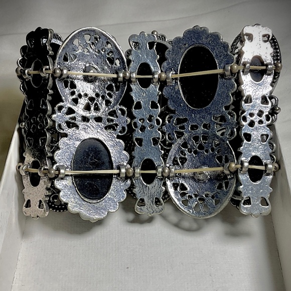 Unique Silver Metal Filigree Stretch Statement Bracelet Faceted Jet Black Gems - Picture 4 of 8